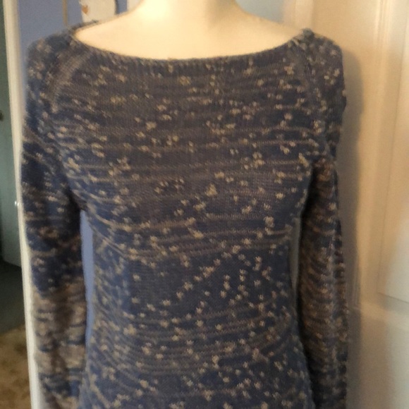 Ladies Sweater - Picture 5 of 6